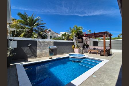 Casa de condomínio à venda com 408m², 5 quartos e 2 vagas Casa de condomínio à venda com 408m², 5 quartos e 2 vagasÁrea externa