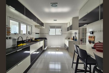 Casa de condomínio à venda com 408m², 5 quartos e 2 vagas Casa de condomínio à venda com 408m², 5 quartos e 2 vagasCozinha