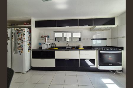 Casa de condomínio à venda com 408m², 5 quartos e 2 vagas Casa de condomínio à venda com 408m², 5 quartos e 2 vagasCozinha