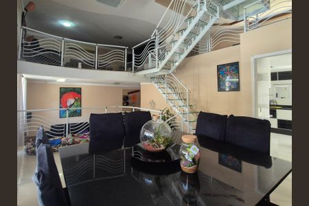 Casa de condomínio à venda com 408m², 5 quartos e 2 vagas Casa de condomínio à venda com 408m², 5 quartos e 2 vagasSala 2