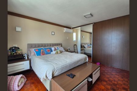 Casa de condomínio à venda com 408m², 5 quartos e 2 vagas Casa de condomínio à venda com 408m², 5 quartos e 2 vagasSuíte 4