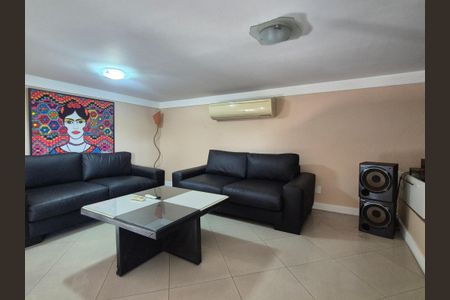 Casa de condomínio à venda com 408m², 5 quartos e 2 vagas Casa de condomínio à venda com 408m², 5 quartos e 2 vagasSala 2