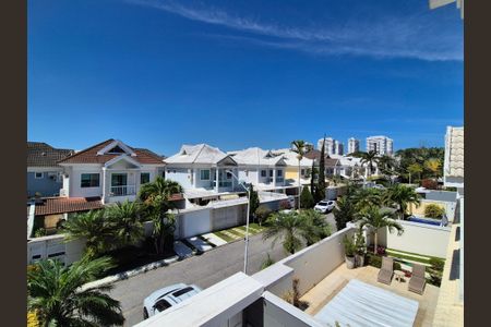 Casa de condomínio à venda com 408m², 5 quartos e 2 vagas Casa de condomínio à venda com 408m², 5 quartos e 2 vagasVista da Varanda da Suíte 4