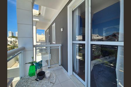 Casa de condomínio à venda com 408m², 5 quartos e 2 vagas Casa de condomínio à venda com 408m², 5 quartos e 2 vagasVaranda da suíte 3