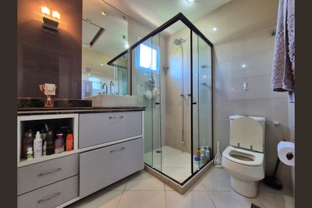 Casa de condomínio à venda com 408m², 5 quartos e 2 vagas Casa de condomínio à venda com 408m², 5 quartos e 2 vagasBanheiro da Suíte 4