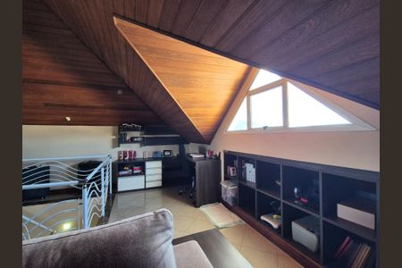 Casa de condomínio à venda com 408m², 5 quartos e 2 vagas Casa de condomínio à venda com 408m², 5 quartos e 2 vagasSótão