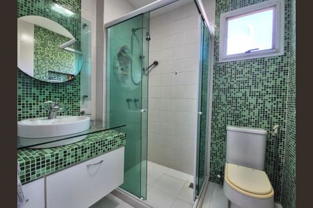 Casa de condomínio à venda com 408m², 5 quartos e 2 vagas Casa de condomínio à venda com 408m², 5 quartos e 2 vagasBanheiro da Suíte 2