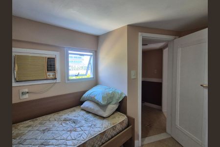 Casa de condomínio à venda com 408m², 5 quartos e 2 vagas Casa de condomínio à venda com 408m², 5 quartos e 2 vagasQuarto