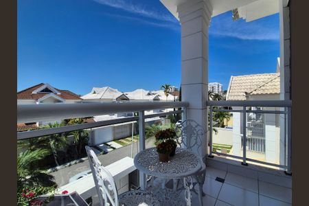 Casa de condomínio à venda com 408m², 5 quartos e 2 vagas Casa de condomínio à venda com 408m², 5 quartos e 2 vagasVaranda da Suíte 4