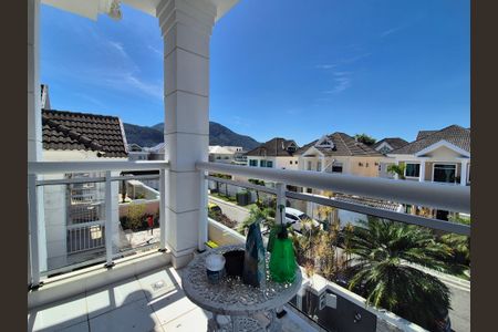 Casa de condomínio à venda com 408m², 5 quartos e 2 vagas Casa de condomínio à venda com 408m², 5 quartos e 2 vagasVaranda da suíte 3