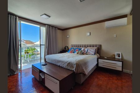 Casa de condomínio à venda com 408m², 5 quartos e 2 vagas Casa de condomínio à venda com 408m², 5 quartos e 2 vagasSuíte 4