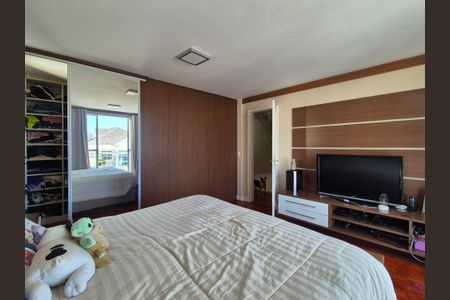 Casa de condomínio à venda com 408m², 5 quartos e 2 vagas Casa de condomínio à venda com 408m², 5 quartos e 2 vagasSuíte 4