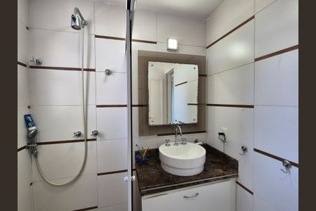 Casa de condomínio à venda com 408m², 5 quartos e 2 vagas Casa de condomínio à venda com 408m², 5 quartos e 2 vagasBanheiro da Suíte 3