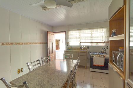 Casa à venda com 202m², 2 quartos e 4 vagas Casa à venda com 202m², 2 quartos e 4 vagasCozinha