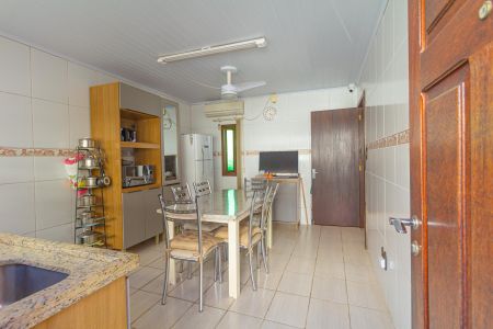 Casa à venda com 202m², 2 quartos e 4 vagas Casa à venda com 202m², 2 quartos e 4 vagasCozinha