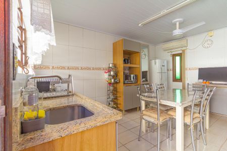 Casa à venda com 202m², 2 quartos e 4 vagas Casa à venda com 202m², 2 quartos e 4 vagasCozinha