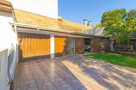 Casa à venda com 202m², 2 quartos e 4 vagas Casa à venda com 202m², 2 quartos e 4 vagasGaragem