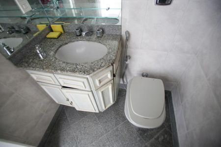 Apartamento para alugar com 360m², 5 quartos e 2 vagasBanheiro Social