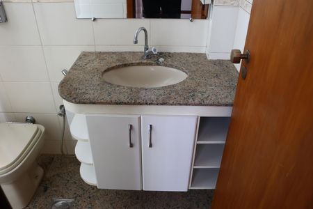 Apartamento para alugar com 120m², 3 quartos e 2 vagasBanheiro do Quarto 2