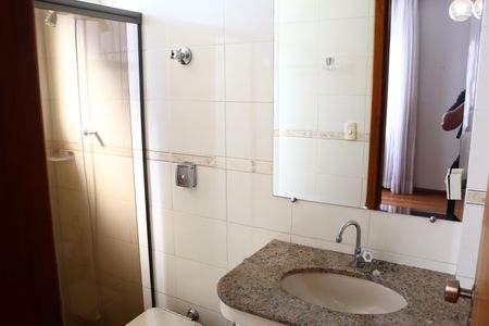 Apartamento para alugar com 120m², 3 quartos e 2 vagasBanheiro do Quarto 2
