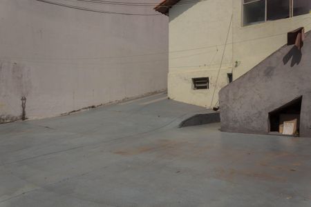 Casa à venda com 150m², 2 quartos e 10 vagas Casa à venda com 150m², 2 quartos e 10 vagasQuintal / Garagem