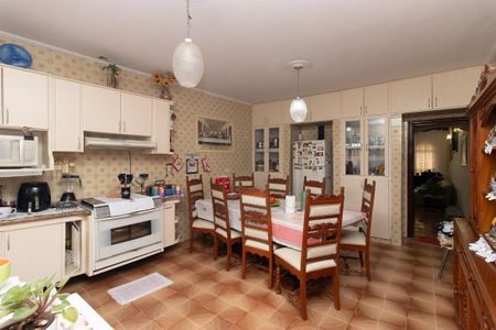 Casa à venda com 175m², 3 quartos e 4 vagas Casa à venda com 175m², 3 quartos e 4 vagasCozinha