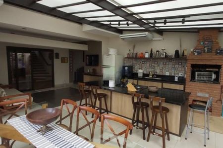 Casa à venda com 373m², 4 quartos e 6 vagas