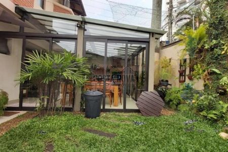 Casa à venda com 373m², 4 quartos e 6 vagas