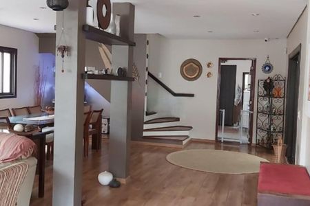 Casa à venda com 373m², 4 quartos e 6 vagas