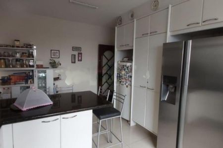 Casa à venda com 373m², 4 quartos e 6 vagas