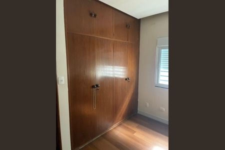 Casa à venda com 318m², 4 quartos e 6 vagas Casa à venda com 318m², 4 quartos e 6 vagasQuarto 2
