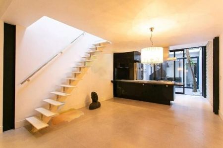 Casa à venda com 250m², 3 quartos e 2 vagas