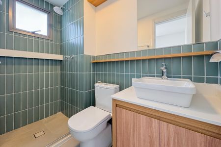 Apartamento para alugar com 72m², 2 quartos e 1 vaga Apartamento para alugar com 72m², 2 quartos e 1 vagaBanheiro da Suíte 1