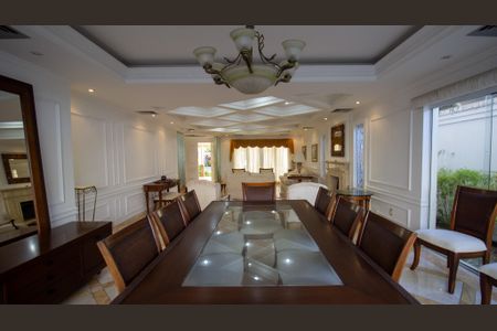 Casa de condomínio à venda com 600m², 4 quartos e 4 vagas Casa de condomínio à venda com 600m², 4 quartos e 4 vagasSala