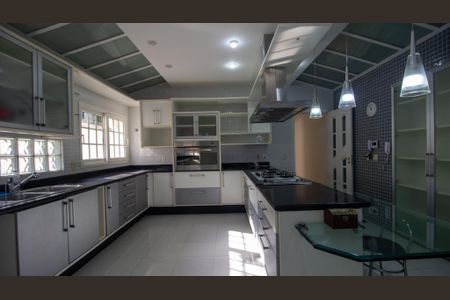Casa de condomínio à venda com 600m², 4 quartos e 4 vagas Casa de condomínio à venda com 600m², 4 quartos e 4 vagasCozinha
