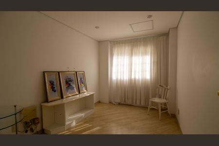 Casa de condomínio à venda com 600m², 4 quartos e 4 vagas Casa de condomínio à venda com 600m², 4 quartos e 4 vagasQuarto