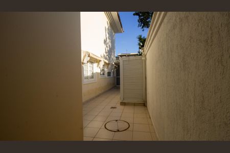 Casa de condomínio à venda com 600m², 4 quartos e 4 vagas Casa de condomínio à venda com 600m², 4 quartos e 4 vagasQuintal