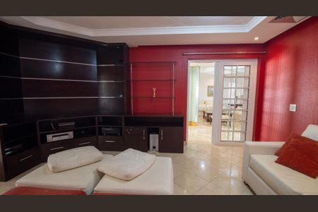 Casa de condomínio à venda com 600m², 4 quartos e 4 vagas Casa de condomínio à venda com 600m², 4 quartos e 4 vagasSala de TV