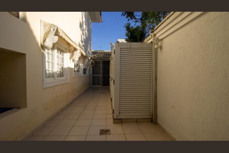 Casa de condomínio à venda com 600m², 4 quartos e 4 vagas Casa de condomínio à venda com 600m², 4 quartos e 4 vagasQuintal