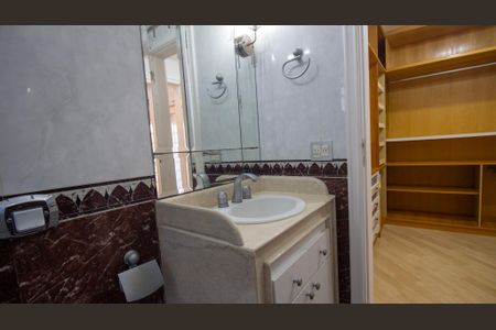 Casa de condomínio à venda com 600m², 4 quartos e 4 vagas Casa de condomínio à venda com 600m², 4 quartos e 4 vagasBanheiro da Suíte 4