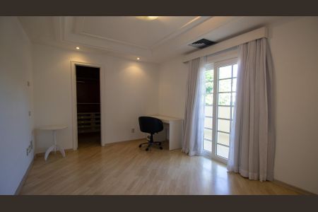 Casa de condomínio à venda com 600m², 4 quartos e 4 vagas Casa de condomínio à venda com 600m², 4 quartos e 4 vagasSuíte 4