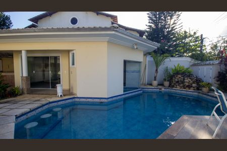 Casa de condomínio à venda com 600m², 4 quartos e 4 vagas Casa de condomínio à venda com 600m², 4 quartos e 4 vagasQuintal