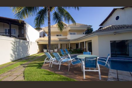 Casa de condomínio à venda com 600m², 4 quartos e 4 vagas Casa de condomínio à venda com 600m², 4 quartos e 4 vagasQuintal