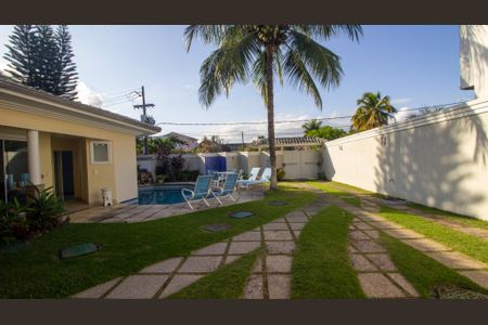 Casa de condomínio à venda com 600m², 4 quartos e 4 vagas Casa de condomínio à venda com 600m², 4 quartos e 4 vagasQuintal