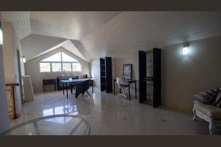 Casa de condomínio à venda com 600m², 4 quartos e 4 vagas Casa de condomínio à venda com 600m², 4 quartos e 4 vagasÁrea do Sótão