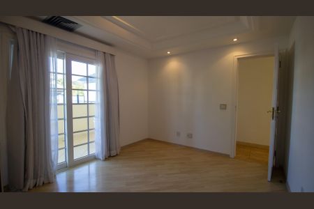 Casa de condomínio à venda com 600m², 4 quartos e 4 vagas Casa de condomínio à venda com 600m², 4 quartos e 4 vagasSuíte 4