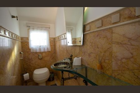 Casa de condomínio à venda com 600m², 4 quartos e 4 vagas Casa de condomínio à venda com 600m², 4 quartos e 4 vagasLavabo