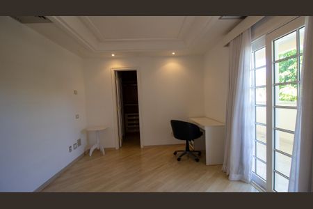 Casa de condomínio à venda com 600m², 4 quartos e 4 vagas Casa de condomínio à venda com 600m², 4 quartos e 4 vagasSuíte 4