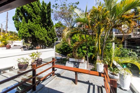 Casa de condomínio à venda com 176m², 3 quartos e 2 vagas Casa de condomínio à venda com 176m², 3 quartos e 2 vagasVaranda Suíte