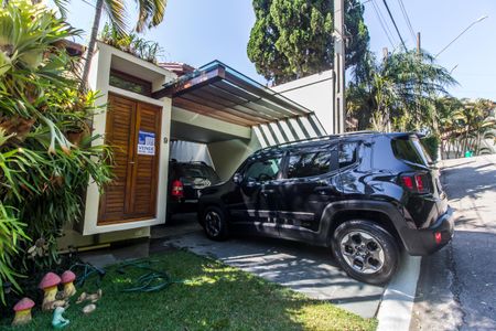 Casa de condomínio à venda com 176m², 3 quartos e 2 vagas Casa de condomínio à venda com 176m², 3 quartos e 2 vagasFachada